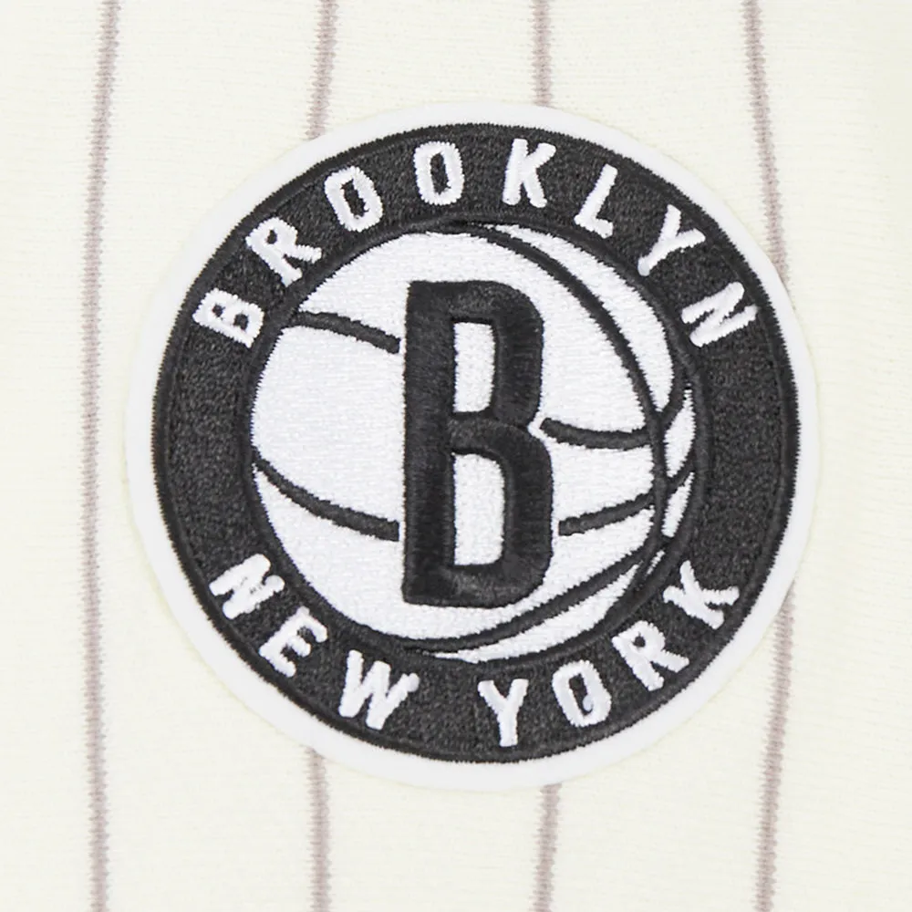 NBA BROOKLYN NETS PINSTRIPE RETRO CLASSIC WOMEN'S RIB FLC CROPPED PO HOO (EGGSHELL/ GREY)